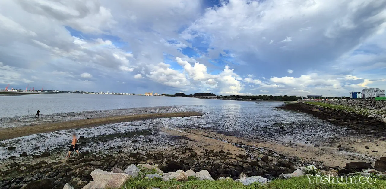 Sea-facing side of Yishun Dam at Low Tides Sea-facing side of Yishun Dam at Low Tides