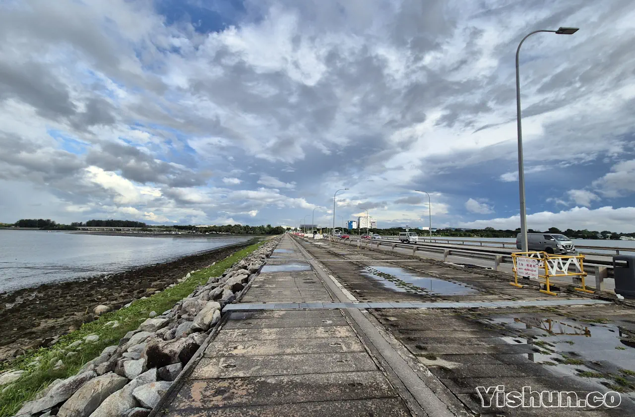 Nostalgic Pedestrian Stone Pathways along Yishun Dam Nostalgic Pedestrian Stone Pathways along Yishun Dam