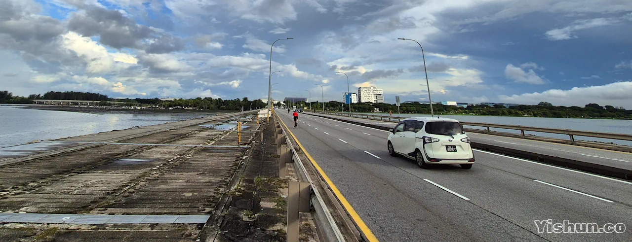 The scenic 975-metre Yishun dam The scenic 975-metre Yishun dam