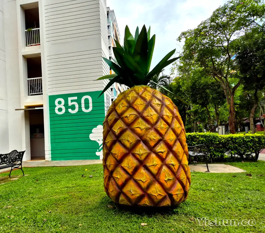 The Pineapple Monument at Block 850 The Pineapple Monument at Block 850