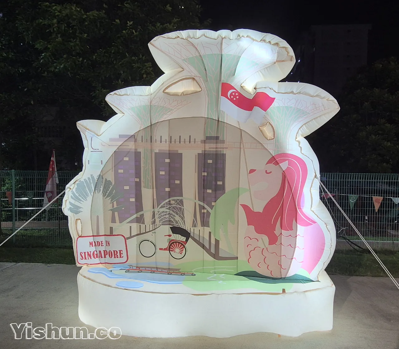 The Merlion and Marina Bay Sands photo corner